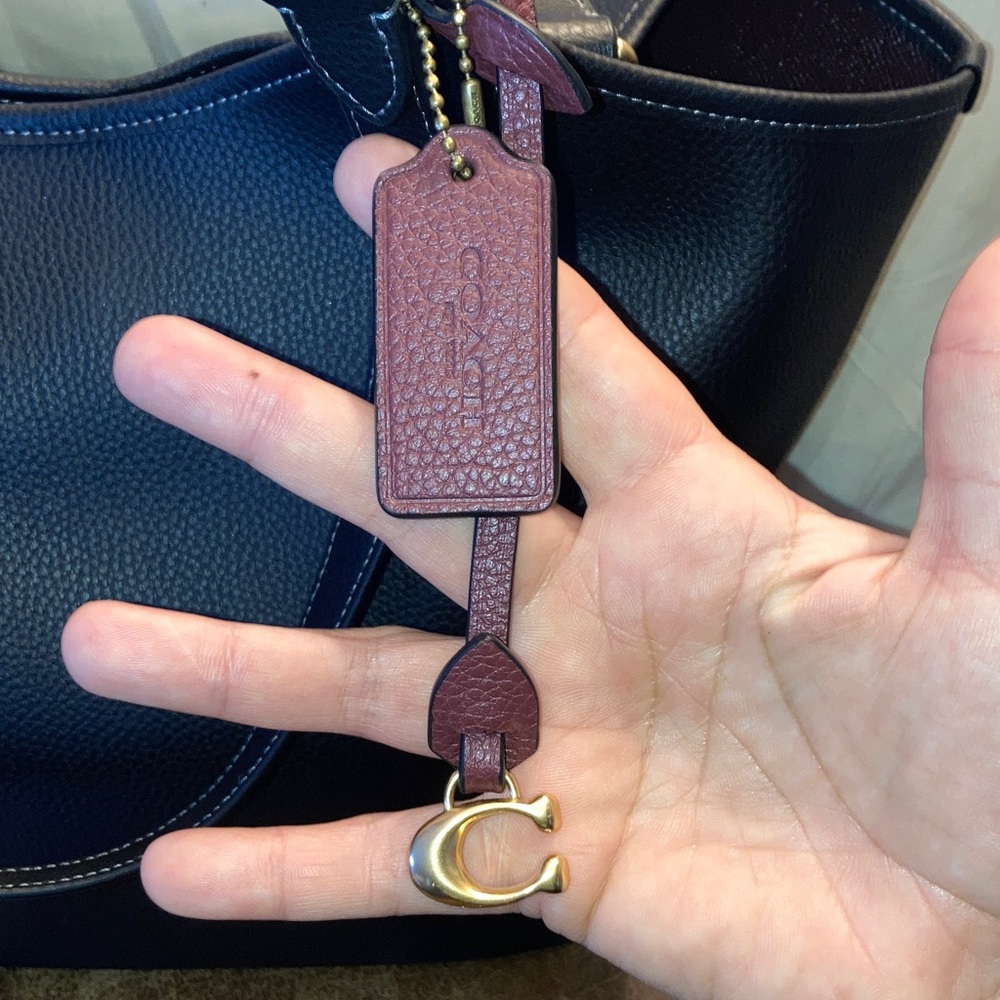 SOLD Coach Black Leather day tote Bag with detachable clutch and gold accents . - Picture 5 of 9